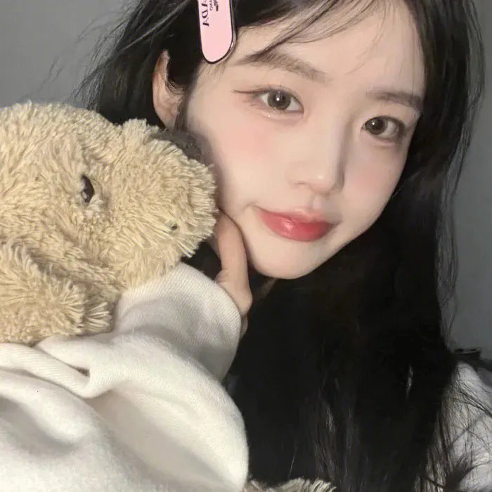 和红色中国人看电视